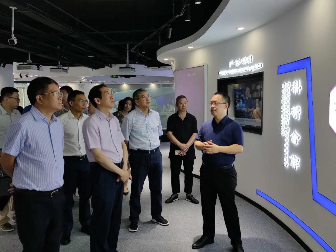 全國人大常委會委員、農工黨中央專職副主席楊震一行蒞臨健培科技調研醫療AI產業的融合發展