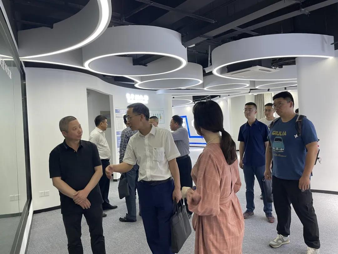 鷹潭市市委常委、副市長王雄一行蒞臨健培科技考察調研