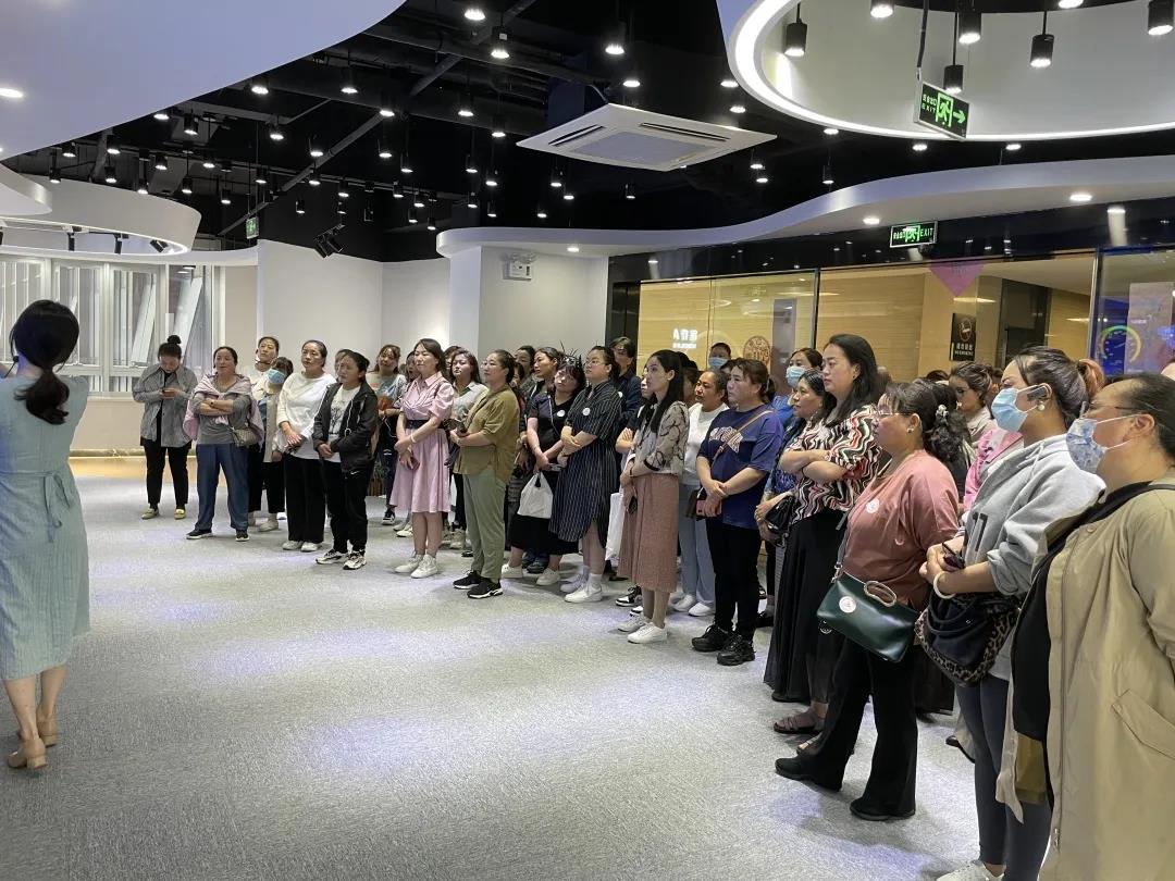 凝聚巾幗力量，展現科技風采，西藏婦聯干部考察團來健培考察調研