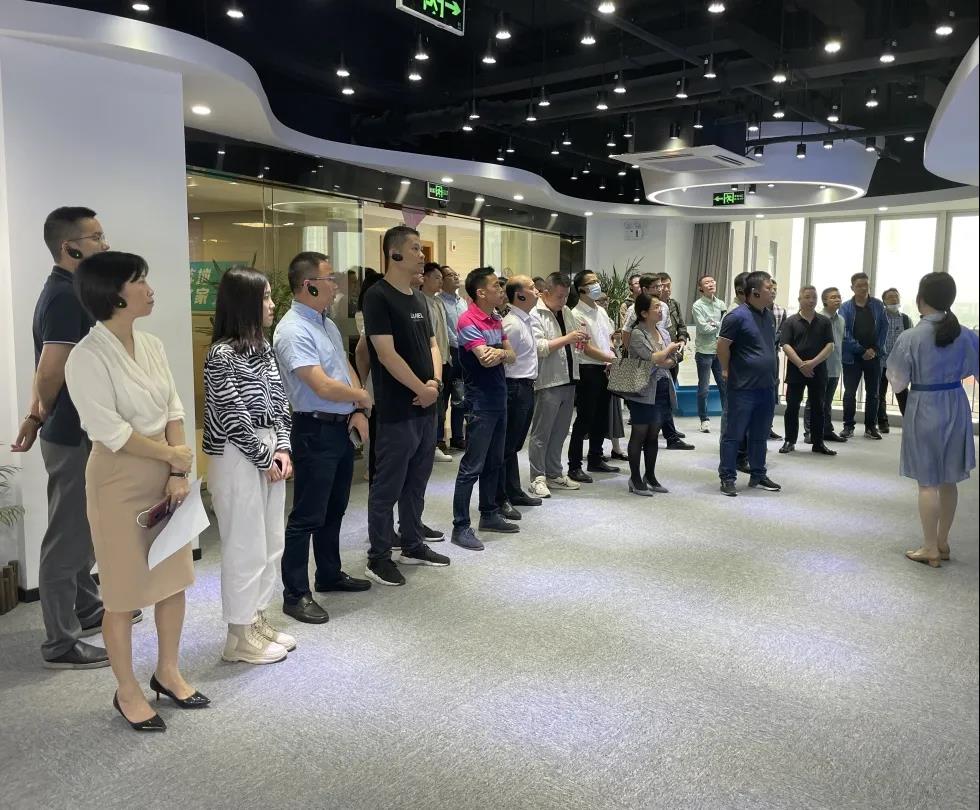 助推數字化小鎮建設：浙江省各地領導干部考察團蒞臨健培科技