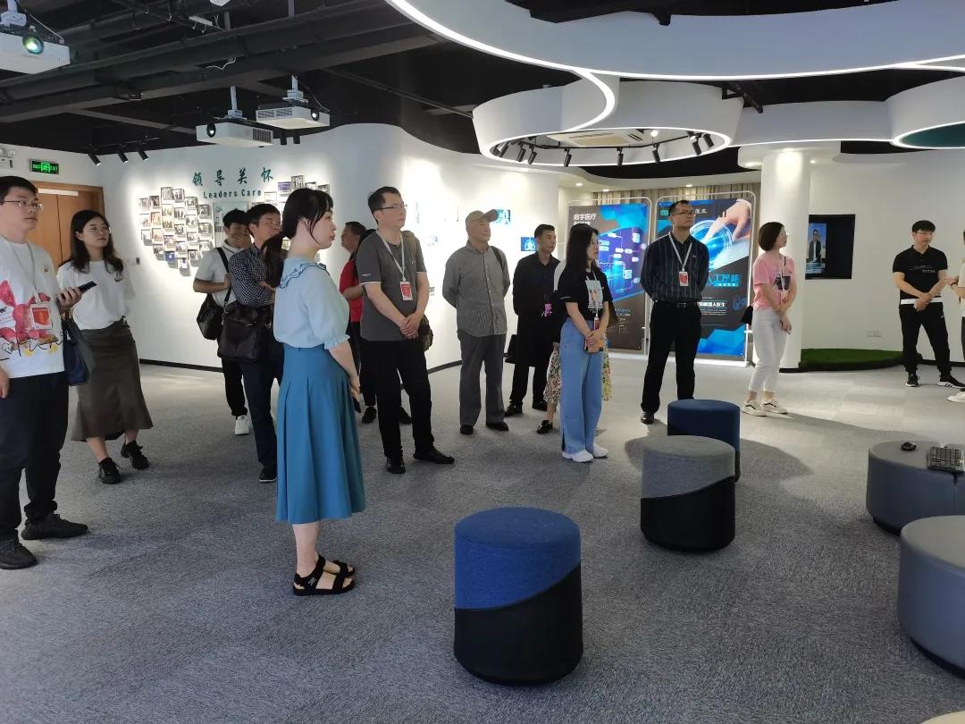 湖南省科技企業孵化器協會考察團一行蒞臨健培科技考察調研